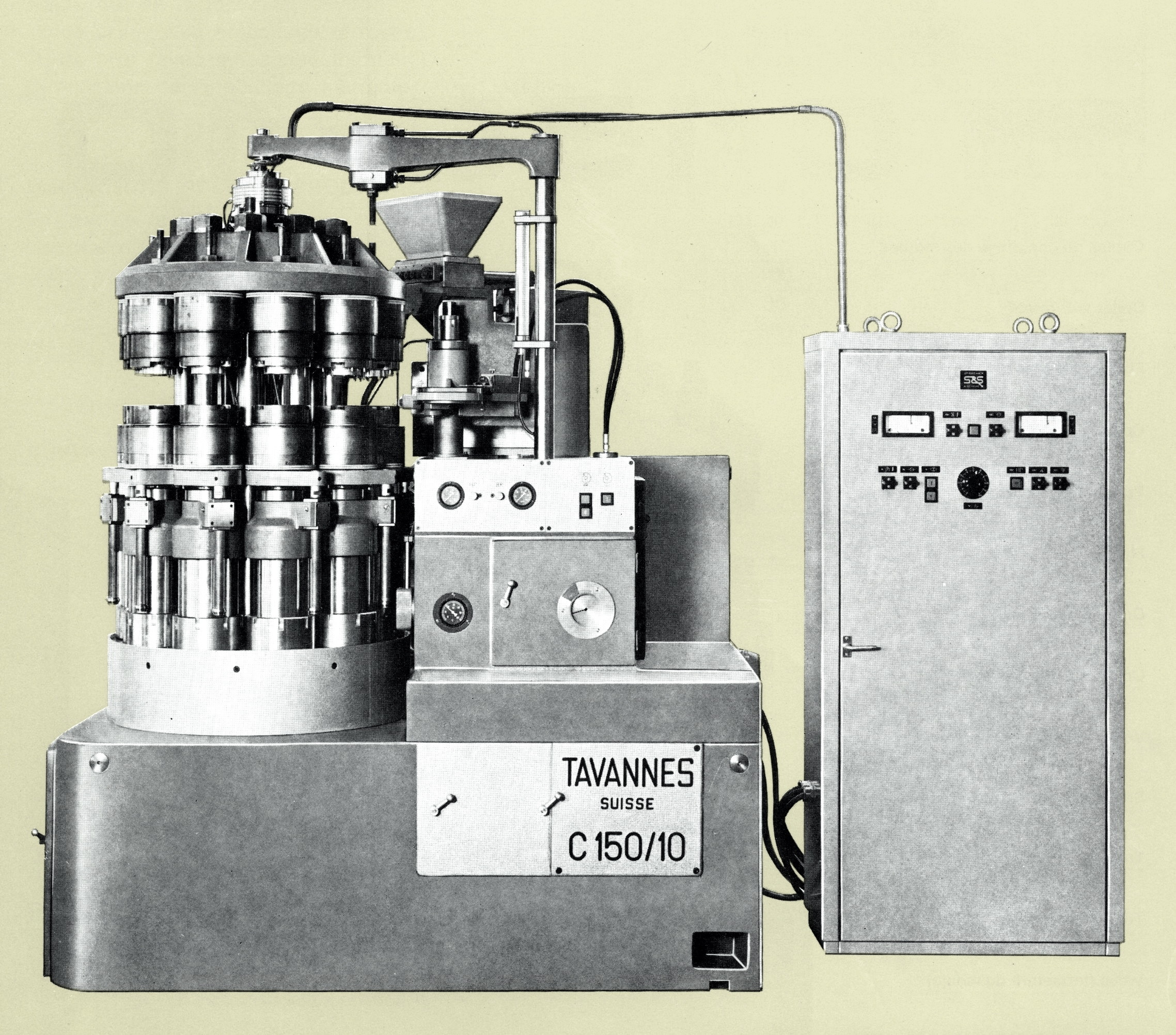 Presse transfert Tavannes C150-10, pour le moulage des thermodurcissants.