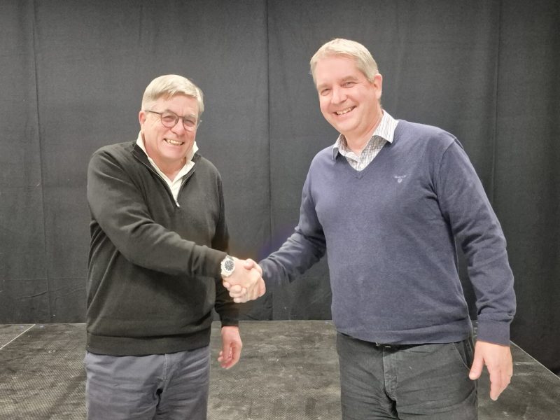 Dominique Lauener, président du CAAJ (à gauche) et John Chaignat, président du CEPIM et nouveau président de GenTech se félicitant de la nouvelle entité au service des apprentis.