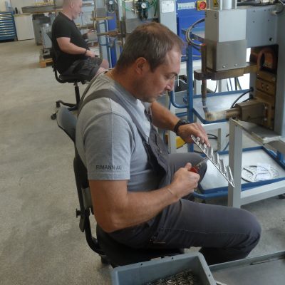 Confection de paniers métalliques pour installations de lavage et galvanoplastie.