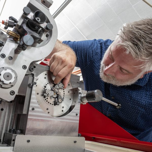 L’objectif est d’amener en permanence de la valeur ajoutée aux machines Escomatic afin de rester le fabricant privilégié des producteurs de pièces tournées.
