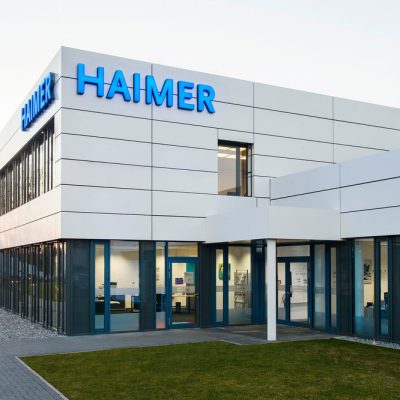 La Maison Haimer se trouve en Bavière. Elle fabrique entre autres des produits pour l´usinage des métaux et des porte-outils dans toutes les longueurs ainsi que des machines de frettage et d´équilibrage.