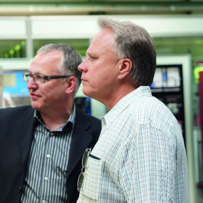 Gene Haas, propriétaire de Haas Automation en compagnie d’Urs W. Berner, CEO de la firme Urma. © Urma